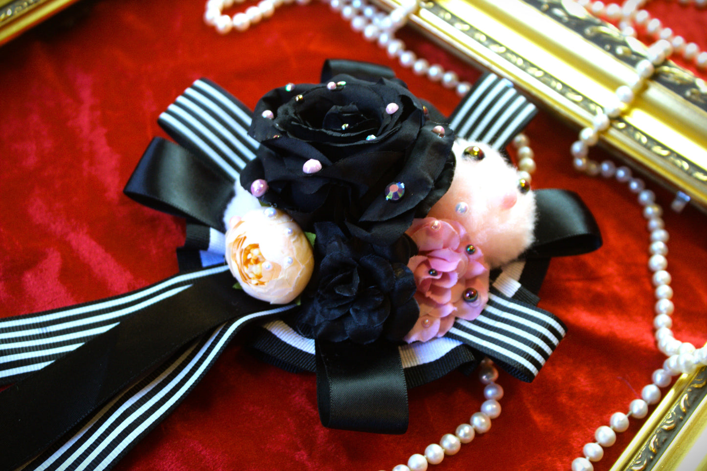 Noire Pom Rose